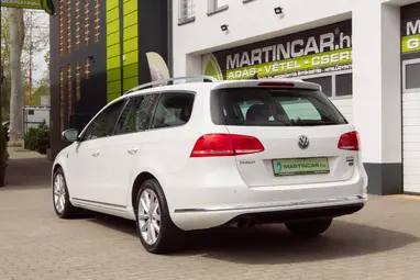 VOLKSWAGEN PASSAT VII Variant 2.0 CR TDI BMT Highline Candy White +Első Tulajdonostól +Vezetett Szervizkönyv +3X-s GARANCIA !!