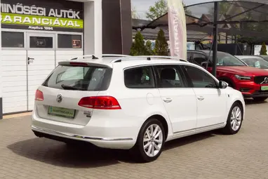 VOLKSWAGEN PASSAT VII Variant 2.0 CR TDI BMT Highline Candy White +Első Tulajdonostól +Vezetett Szervizkönyv +3X-s GARANCIA !!