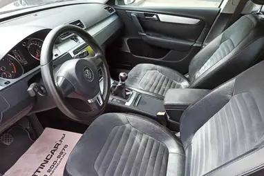 VOLKSWAGEN PASSAT VII Variant 2.0 CR TDI BMT Highline Candy White +Első Tulajdonostól +Vezetett Szervizkönyv +3X-s GARANCIA !!