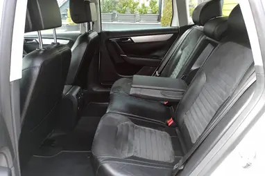VOLKSWAGEN PASSAT VII Variant 2.0 CR TDI BMT Highline Candy White +Első Tulajdonostól +Vezetett Szervizkönyv +3X-s GARANCIA !!