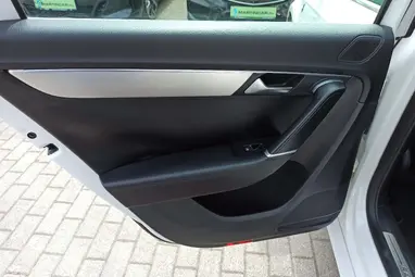 VOLKSWAGEN PASSAT VII Variant 2.0 CR TDI BMT Highline Candy White +Első Tulajdonostól +Vezetett Szervizkönyv +3X-s GARANCIA !!