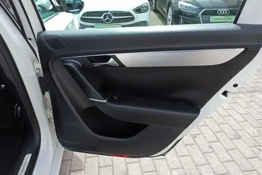 VOLKSWAGEN PASSAT VII Variant 2.0 CR TDI BMT Highline Candy White +Első Tulajdonostól +Vezetett Szervizkönyv +3X-s GARANCIA !!