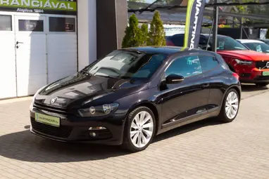 VOLKSWAGEN SCIROCCO 1.4 TSI Deep Black Metallic +Vezetett Szervizkönyv +Dynaudio +3X-s GARANCIA !!