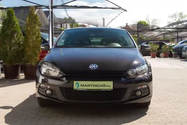 VOLKSWAGEN SCIROCCO 1.4 TSI Deep Black Metallic +Vezetett Szervizkönyv +Dynaudio +3X-s GARANCIA !!
