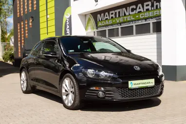 VOLKSWAGEN SCIROCCO 1.4 TSI Deep Black Metallic +Vezetett Szervizkönyv +Dynaudio +3X-s GARANCIA !!