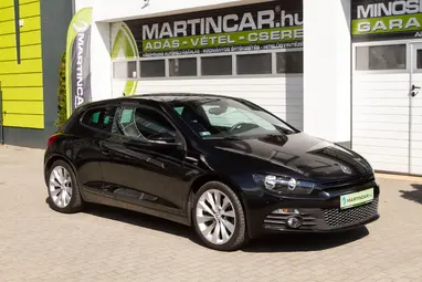 VOLKSWAGEN SCIROCCO 1.4 TSI Deep Black Metallic +Vezetett Szervizkönyv +Dynaudio +3X-s GARANCIA !!