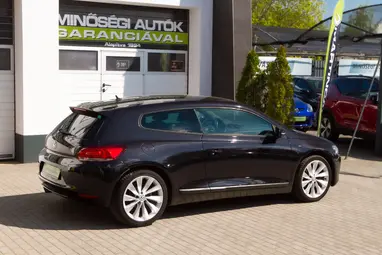 VOLKSWAGEN SCIROCCO 1.4 TSI Deep Black Metallic +Vezetett Szervizkönyv +Dynaudio +3X-s GARANCIA !!