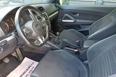 VOLKSWAGEN SCIROCCO 1.4 TSI Deep Black Metallic +Vezetett Szervizkönyv +Dynaudio +3X-s GARANCIA !!
