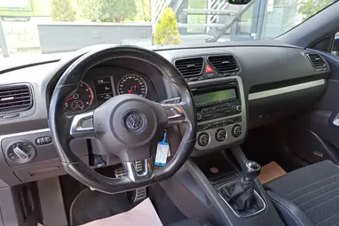 VOLKSWAGEN SCIROCCO 1.4 TSI Deep Black Metallic +Vezetett Szervizkönyv +Dynaudio +3X-s GARANCIA !!