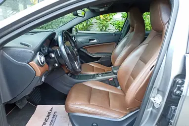 MERCEDES-BENZ A 180 CDI (BlueEFFICIENCY) Urban 7G-DCT Mountain Grey +Exclusive Package Artico Brown Leather +3X-s GARANCIA !!