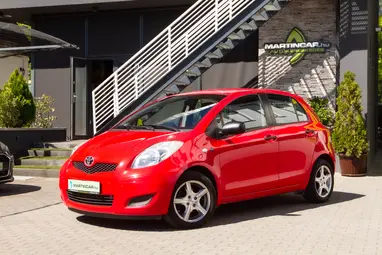 TOYOTA YARIS 1.4 D-4D LIFE Super Red+Keveset Futott+Végig Vezetett Szerviz+Mo.-i 1. tulaj+3X-s GARANCIA!!!