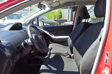 TOYOTA YARIS 1.4 D-4D LIFE Super Red+Keveset Futott+Végig Vezetett Szerviz+Mo.-i 1. tulaj+3X-s GARANCIA!!!