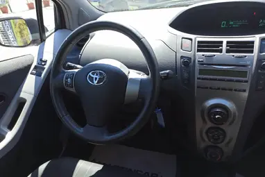 TOYOTA YARIS 1.4 D-4D LIFE Super Red+Keveset Futott+Végig Vezetett Szerviz+Mo.-i 1. tulaj+3X-s GARANCIA!!!