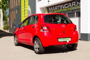 TOYOTA YARIS 1.4 D-4D LIFE Super Red+Keveset Futott+Végig Vezetett Szerviz+Mo.-i 1. tulaj+3X-s GARANCIA!!!