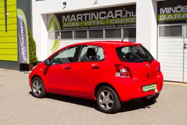 TOYOTA YARIS 1.4 D-4D LIFE Super Red+Keveset Futott+Végig Vezetett Szerviz+Mo.-i 1. tulaj+3X-s GARANCIA!!!