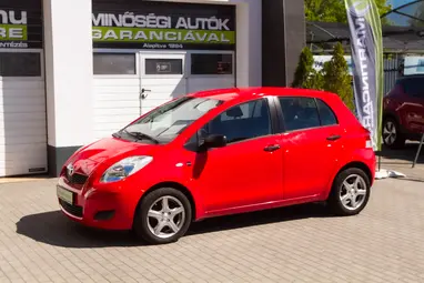 TOYOTA YARIS 1.4 D-4D LIFE Super Red+Keveset Futott+Végig Vezetett Szerviz+Mo.-i 1. tulaj+3X-s GARANCIA!!!