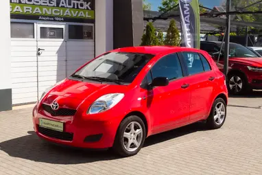 TOYOTA YARIS 1.4 D-4D LIFE Super Red+Keveset Futott+Végig Vezetett Szerviz+Mo.-i 1. tulaj+3X-s GARANCIA!!!