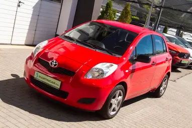 TOYOTA YARIS 1.4 D-4D LIFE Super Red+Keveset Futott+Végig Vezetett Szerviz+Mo.-i 1. tulaj+3X-s GARANCIA!!!