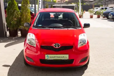 TOYOTA YARIS 1.4 D-4D LIFE Super Red+Keveset Futott+Végig Vezetett Szerviz+Mo.-i 1. tulaj+3X-s GARANCIA!!!