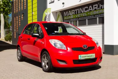 TOYOTA YARIS 1.4 D-4D LIFE Super Red+Keveset Futott+Végig Vezetett Szerviz+Mo.-i 1. tulaj+3X-s GARANCIA!!!