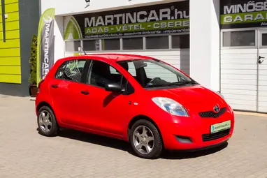 TOYOTA YARIS 1.4 D-4D LIFE Super Red+Keveset Futott+Végig Vezetett Szerviz+Mo.-i 1. tulaj+3X-s GARANCIA!!!
