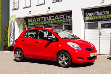 TOYOTA YARIS 1.4 D-4D LIFE Super Red+Keveset Futott+Végig Vezetett Szerviz+Mo.-i 1. tulaj+3X-s GARANCIA!!!