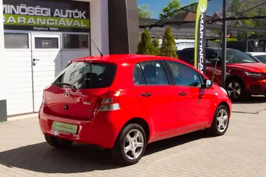 TOYOTA YARIS 1.4 D-4D LIFE Super Red+Keveset Futott+Végig Vezetett Szerviz+Mo.-i 1. tulaj+3X-s GARANCIA!!!