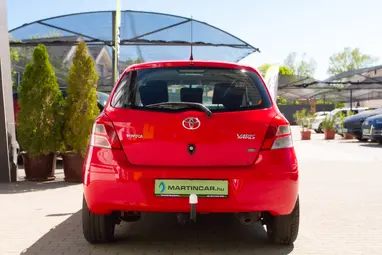 TOYOTA YARIS 1.4 D-4D LIFE Super Red+Keveset Futott+Végig Vezetett Szerviz+Mo.-i 1. tulaj+3X-s GARANCIA!!!