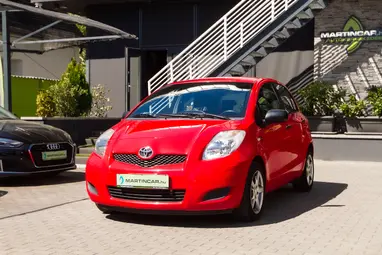 TOYOTA YARIS 1.4 D-4D LIFE Super Red+Keveset Futott+Végig Vezetett Szerviz+Mo.-i 1. tulaj+3X-s GARANCIA!!!