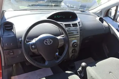 TOYOTA YARIS 1.4 D-4D LIFE Super Red+Keveset Futott+Végig Vezetett Szerviz+Mo.-i 1. tulaj+3X-s GARANCIA!!!