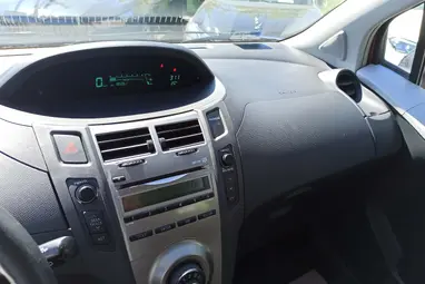 TOYOTA YARIS 1.4 D-4D LIFE Super Red+Keveset Futott+Végig Vezetett Szerviz+Mo.-i 1. tulaj+3X-s GARANCIA!!!