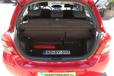 TOYOTA YARIS 1.4 D-4D LIFE Super Red+Keveset Futott+Végig Vezetett Szerviz+Mo.-i 1. tulaj+3X-s GARANCIA!!!