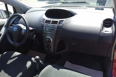 TOYOTA YARIS 1.4 D-4D LIFE Super Red+Keveset Futott+Végig Vezetett Szerviz+Mo.-i 1. tulaj+3X-s GARANCIA!!!