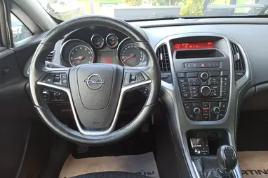 OPEL ASTRA J GTC 1.6 T Enjoy Carbon Flash +Vezetett Szervizkönyv+ Kitűnő Állapot+ Mo-i 1-Tulaj+ 3X-S GARANCIA !!