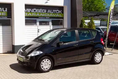 MERCEDES-BENZ A 150 Classic Cosmo Black Metallic+Kevés km.+ Jól Felszerelt+ Folyamatos szervíz+3X-S GARANCIA !!