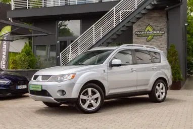 MITSUBISHI OUTLANDER 2.0 DI-D Instyle Cool Grey Metallic+4WD+ Mo.-i 1. Tulaj+7 Személy+ Max. Állapot+ 3X-S GARANCIA!!!