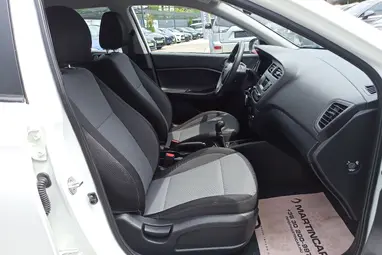 HYUNDAI I20 1.25 LP Comfort Polar White+ Vezetett Szerviz+Kevés KM+ Mo.-i 1. Tulaj+ 3X-S GARANCIA!!!