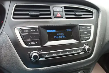 HYUNDAI I20 1.25 LP Comfort Polar White+ Vezetett Szerviz+Kevés KM+ Mo.-i 1. Tulaj+ 3X-S GARANCIA!!!