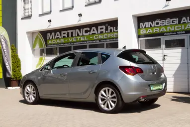 OPEL ASTRA J 1.4 T Cosmo Silver Lake Metallic +Bőr belső +Infinity hangrendszer +3X-s GARANCIA !!