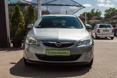 OPEL ASTRA J 1.4 T Cosmo Silver Lake Metallic +Bőr belső +Infinity hangrendszer +3X-s GARANCIA !!
