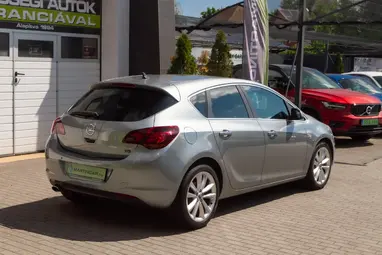 OPEL ASTRA J 1.4 T Cosmo Silver Lake Metallic +Bőr belső +Infinity hangrendszer +3X-s GARANCIA !!