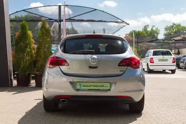 OPEL ASTRA J 1.4 T Cosmo Silver Lake Metallic +Bőr belső +Infinity hangrendszer +3X-s GARANCIA !!