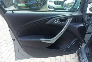 OPEL ASTRA J 1.4 T Cosmo Silver Lake Metallic +Bőr belső +Infinity hangrendszer +3X-s GARANCIA !!