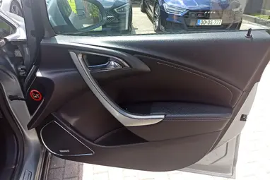 OPEL ASTRA J 1.4 T Cosmo Silver Lake Metallic +Bőr belső +Infinity hangrendszer +3X-s GARANCIA !!