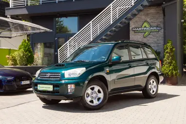 TOYOTA RAV 4 Rav4 2.0 D-4D 4x4 Dark Green Metallic +Összkerékhajtás +Szervízszámlák +Mo-i 1. tulaj +3X-s GARANCIA!!
