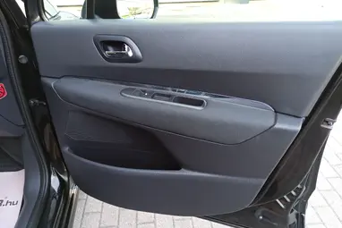 PEUGEOT 3008 1.6 HDi Style Prémium Facelift +Black Pearl +Panoráma +Igényes állapot +3X-s GARANCIA !!