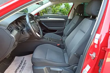VOLKSWAGEN PASSAT VIII Variant 2.0 TDI BMT SCR Comfortline DSG7 Tornado Red+Mo-i 1- tulaj+ Végig Vez. Szervíz+Kítűnő Állapot+ 3X-s GARANCIA!!!
