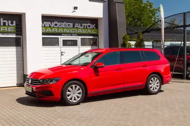 VOLKSWAGEN PASSAT VIII Variant 2.0 TDI BMT SCR Comfortline DSG7 Tornado Red+Mo-i 1- tulaj+ Végig Vez. Szervíz+Kítűnő Állapot+ 3X-s GARANCIA!!!