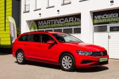 VOLKSWAGEN PASSAT VIII Variant 2.0 TDI BMT SCR Comfortline DSG7 Tornado Red+Mo-i 1- tulaj+ Végig Vez. Szervíz+Kítűnő Állapot+ 3X-s GARANCIA!!!