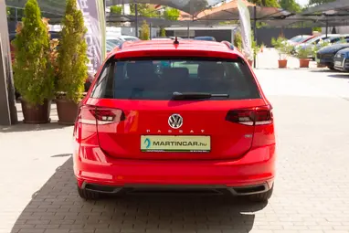 VOLKSWAGEN PASSAT VIII Variant 2.0 TDI BMT SCR Comfortline DSG7 Tornado Red+Mo-i 1- tulaj+ Végig Vez. Szervíz+Kítűnő Állapot+ 3X-s GARANCIA!!!